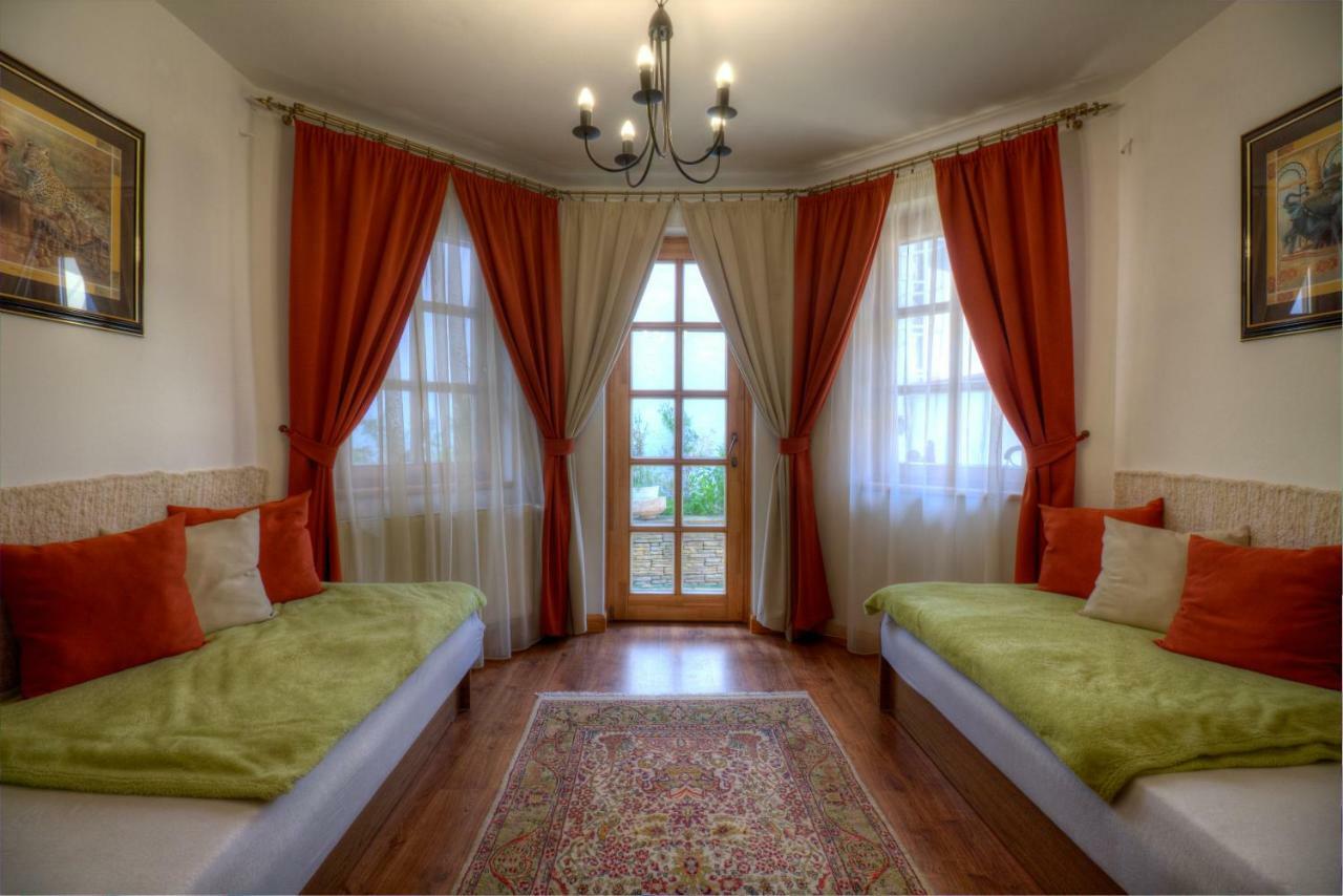 Leo Vendeghaz Hotel Егер Екстериор снимка